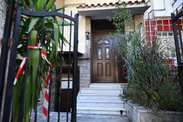 Θεσσαλονίκη: Στη ΜΕΘ του Ιπποκράτειου η μητέρα πολιτεύτριας της ΝΔ έπειτα από εμπρηστική επίθεση