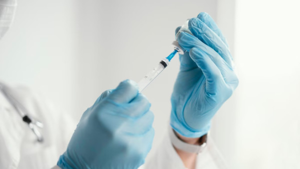 EMA: «Πράσινο φως» στο πρώτο εμβόλιο κατά του RSV - Σε ποιες ομάδες θα χορηγείται