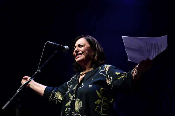 Θεσσαλονίκη: Η Χάρις Αλεξίου καλεσμένη απόψε σε μια ιδιαίτερη πολιτιστική ψυχοθεραπεία