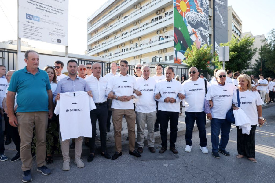 Μέλη της ΝΔ στη Θεσσαλονίκη σε συγκέντρωση κατά της τρομοκρατίας έξω από το Ιπποκράτειο/IN TIME NEWS