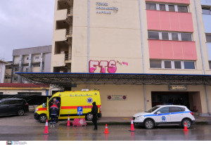 Ξεχαρβαλωμένη πόρτα καταπλάκωσε υπάλληλο στο Νοσοκομείο της Λάρισας