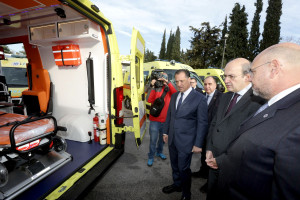 Παραδόθηκαν στο ΕΚΑΒ από το ΥΠΟΙΚ 10 νέα ασθενοφόρα - Συστήνεται επιτροπή για την περαιτέρω ενίσχυση του ΕΣΥ