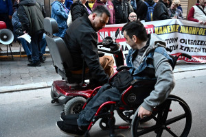 Η ΣΕΑΑΝ καλεί τους ανάπηρους σε κινητοποιήσεις για να σταματήσουν εξώσεις και πλειστηριασμοί