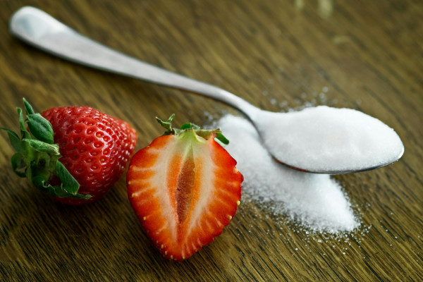 Πέντε απλοί τρόποι για να περιορίσετε και τελικά να κόψετε την κατανάλωση ζάχαρης