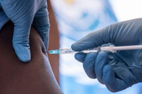 «Απαραίτητοι οι εμβολιασμοί για την έγκαιρη θωράκιση ενόψει ενός 2ου κύματος COVID-19»