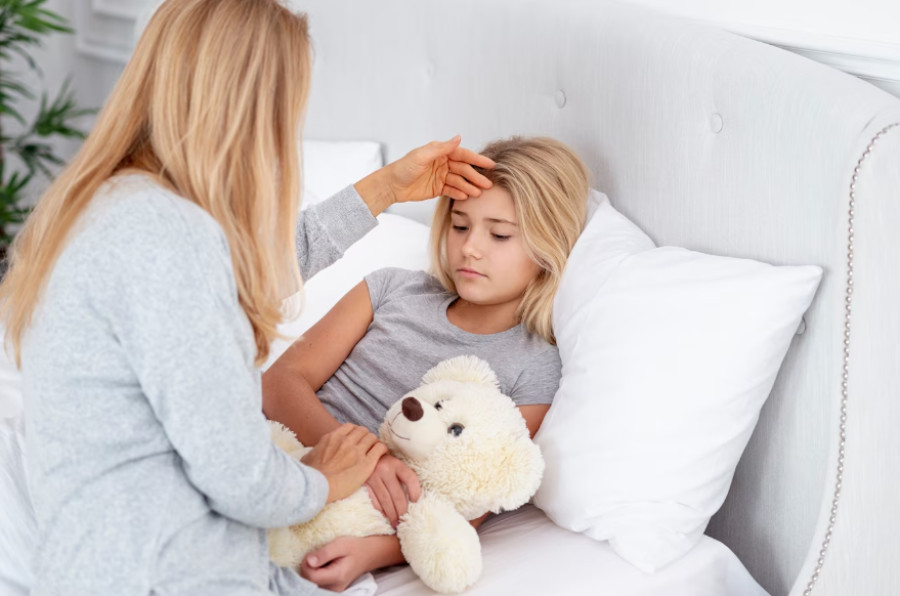 «Καμπανάκι» Μαζάνη για στρεπτόκοκκο: «Άμεσα στον παιδίατρο όταν τα παιδιά εμφανίζουν υψηλό πυρετό»