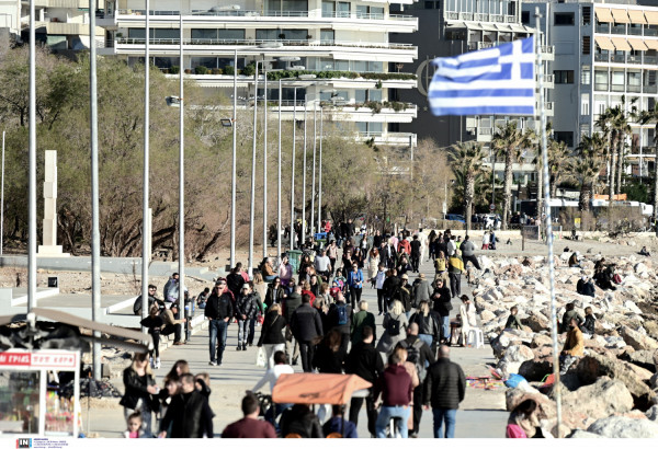 Έτοιμοι να πετάξουμε τις μάσκες μετά τα πρώτα σημάδια αποσυμπίεσης ενώ οι ειδικοί προειδοποιούν για νεες μεταλλάξεις