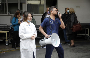 Οι γιατροί Καρδίτσας και Τρικάλων διαμαρτύρονται για τις μετακινήσεις σε νησιά με το «έτσι θέλω»