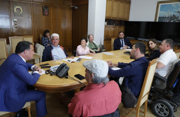 Καταγγελία παραπληγικών στον Γεωργιάδη για μεταφορά του κόστους του clawback σε ασθενείς