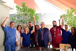 Επίσκεψη Κουτσούμπα στον Ευαγγελισμό: «Διεκδικούμε μαζί σας τα δίκαια αιτήματά σας»