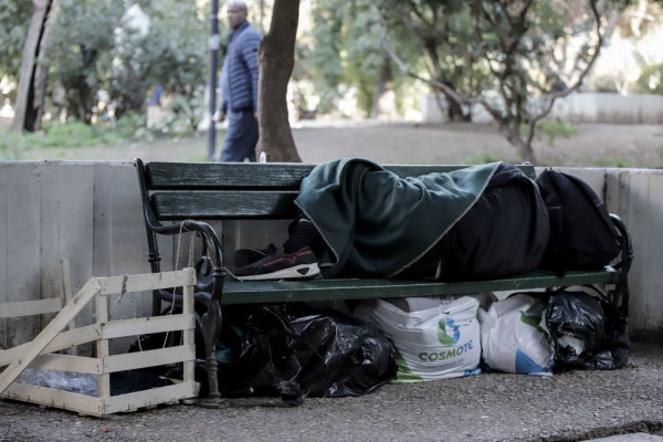 Εργαζόμενοι ΕΟΠΑΕ: «Έκλεισε ο ξενώνας μεταβατικής φιλοξενίας αστέγων χρηστών στην Αθήνα»