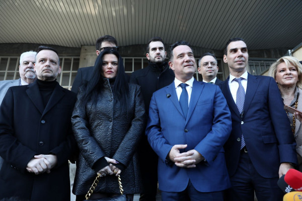 Λαϊκό Νοσοκομείο: Αγιασμός για την υπό κατασκευή ογκολογική κλινική με δωρεά της Δήμητρας Κατσαφάδου