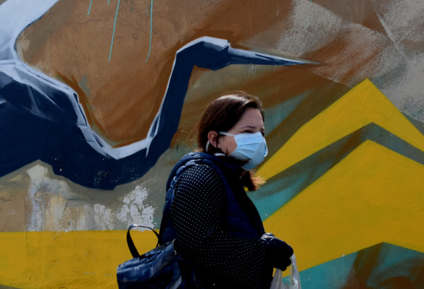 Κορονοϊός Ελλάδα: Πότε πρέπει να φοράμε μάσκα