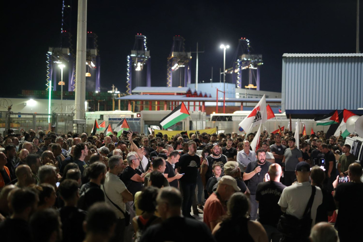 Στιγμιότυπο από την κινητοποίηση της ΕΝΕΔΕΠ κατά της μεταφοράς όπλων στη Γάζα από το λιμάνι του Πειραιά/Αρχείου EUROKINISSI.