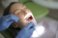 Υγεία των δοντιών: Μια επίσκεψη στον οδοντίατρο αρκεί για να «γλυτώσετε» από γνωστή ασθένεια