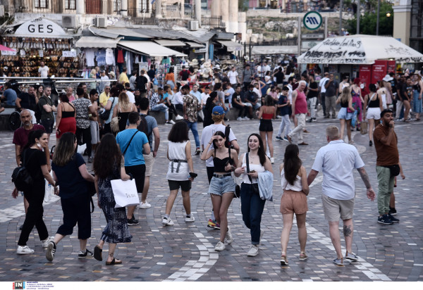 Στα 2.400 τα κρούσματα σήμερα και 296 οι επαναλοιμώξεις