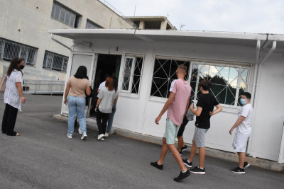 Κορονοϊός Ελλάδα: Νέα μικρή πτώση των διασωληνωμένων με σταθερά κοντά στα 2.000 κρούσματα