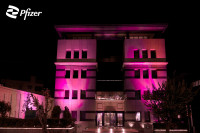 Στα «ροζ» το κτίριο της Pfizer Hellas για την Παγκόσμια Ημέρα κατά του Καρκίνου του Μαστού