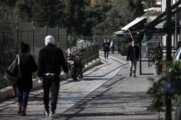 Κορονοϊός Ελλάδα: Πάνω από 3.000 κρούσματα με το Rt λίγο κάτω από το 1