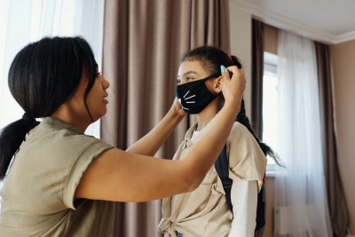 Μύθοι και αλήθειες για τη χρήση μάσκας στα παιδιά: Ο Καθηγητής Παιδιατρικής Αν. Κωνσταντόπουλος απαντά