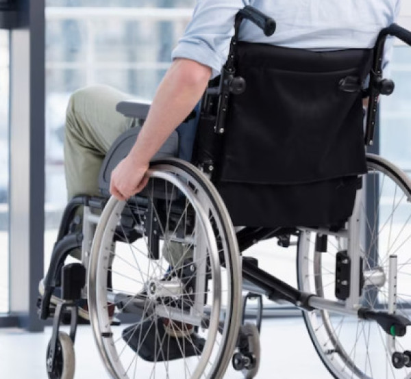 Τέλη κυκλοφορίας: Πώς θα απαλλαγούν οι κάτοχοι αναπηρικών οχημάτων