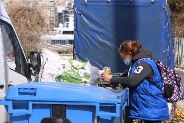 Οι ευρωπαίοι «κόβουν» λεφτά από υγεία και τρόφιμα για να σωθούν από τη φτώχεια - Η κατάσταση στην Ελλάδα