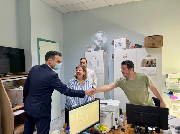 Επίσκεψη Θεμιστοκλέους στο Γενικό Νοσοκομείο Χίου: Δέσμευσή μας η συνεχής στήριξη των υγειονομικών δομών στα νησιά