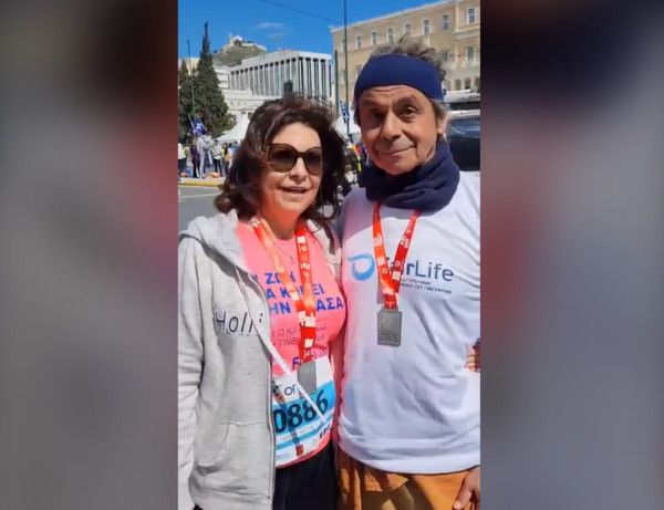 Ασθενής 4ου σταδίου με καρκίνο του πνεύμονα έτρεξε με «ψυχή» για 2η φορά στον Ημιμαραθώνιο Αθήνας
