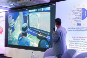 Σημείο αναφοράς η ζωντανή μετάδοση σωτήριας επέμβασης για εγκεφαλικό επεισόδιο