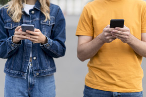 Κινητά και κίνδυνος καρκίνου: Τι δείχνει νέα έρευνα