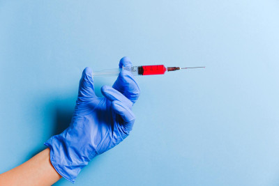 Εμβόλια Covid-19: Πόσο αποτελεσματικά είναι έναντι λοιμώξεων, νοσηλειών και θανάτου σε ενήλικες