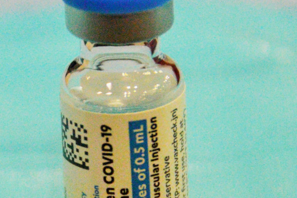 Johnson &amp; Johnson: Η τρίτη δόση του εμβολίου «κλειδώνει» την ανοσία όταν χορηγείται έξι μήνες μετά τις δύο δόσεις με Pfizer