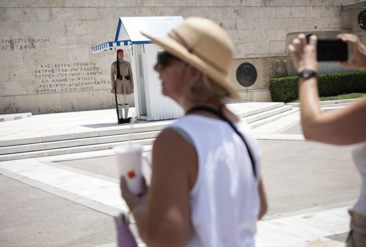 «Έρχεται» νέα έκρηξη καύσωνα από αύριο - Οι 6 επιπτώσεις της ζέστης στο σώμα