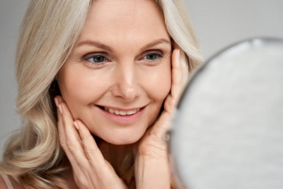 Εφτά συμβουλές για σωστή φροντίδα του δέρματος μετά την εμμηνόπαυση