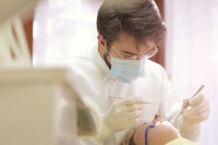Οδοντίατροι: «Να εμβολιαστούμε πρώτοι μαζί με τους υγειονομικούς»