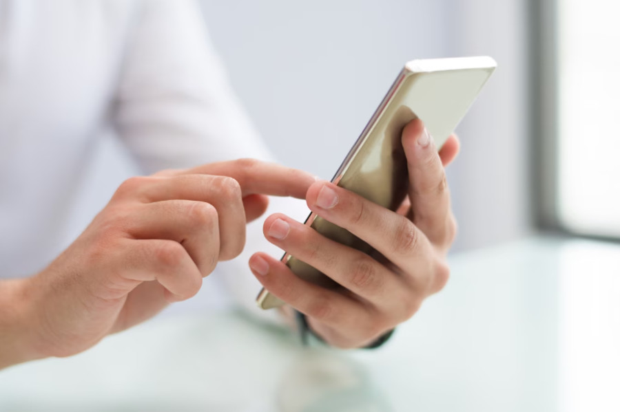 «Έξυπνη» εφαρμογή προειδοποιεί όταν κινδυνεύετε από καρκίνο του δέρματος: Πώς θα την κατεβάσετε στο κινητό
