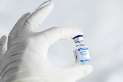 Ο ΕΜΑ ξεκίνησε να εξετάζει το προσαρμοσμένο εμβόλιο της Pfizer κατά της Όμικρον