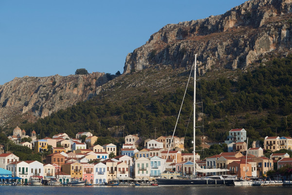 Έντονες αντιδράσεις για τη σύλληψη αγροτικού γιατρού στο Καστελόριζο