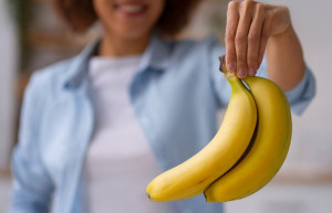 Έτσι θα διατηρήσετε φρέσκες τις μπανάνες - Το απόλυτο τρικ για να μην σας «σαπίζουν» γρήγορα (Βίντεο)