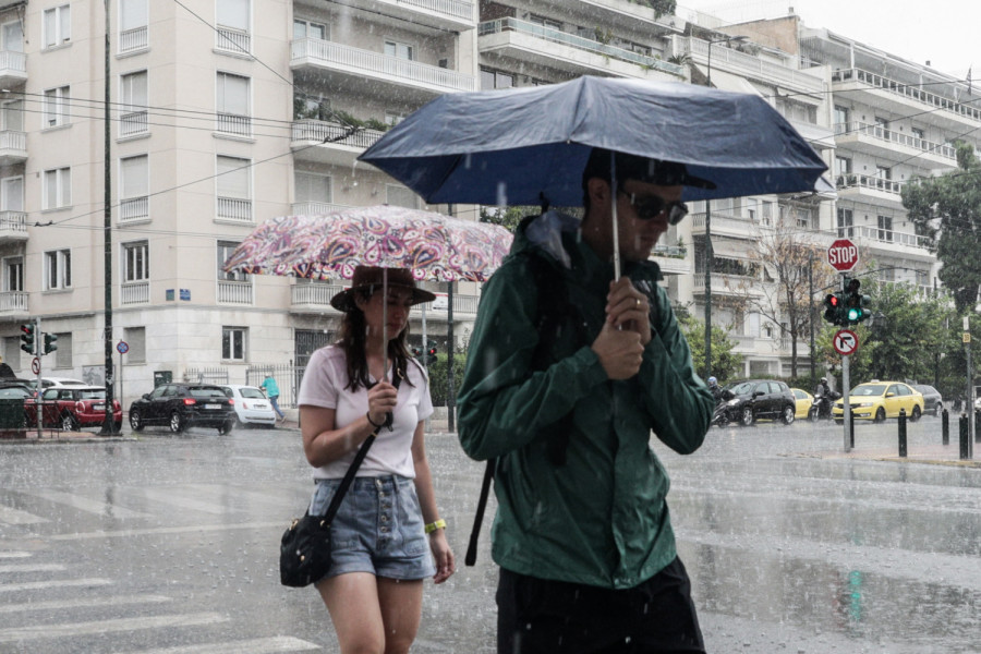 Η θερινή έξαρση της Covid -19 μπαίνει σε ύφεση, πότε φτάνει το νέο κύμα σύμφωνα με καθηγητή επιδημιολογίας