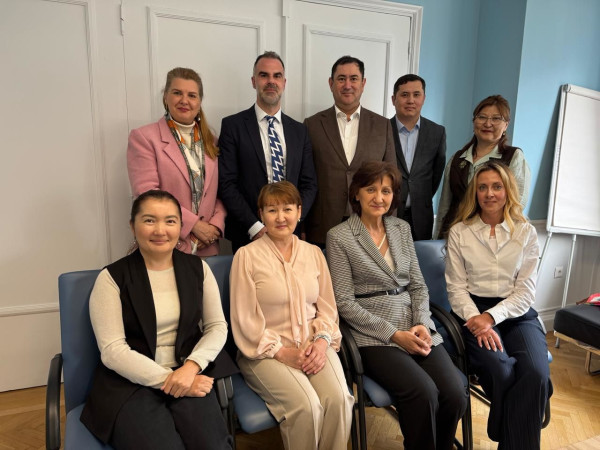 Συνάντηση της ΕΝΑΣΕΛ με αντιπροσωπεία του Υπουργείου Υγείας του Καζακστάν