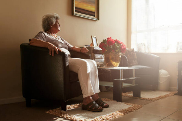 Η παραμονή στο σπίτι αυξάνει τον κίνδυνο πτώσεων στους ηλικιωμένους