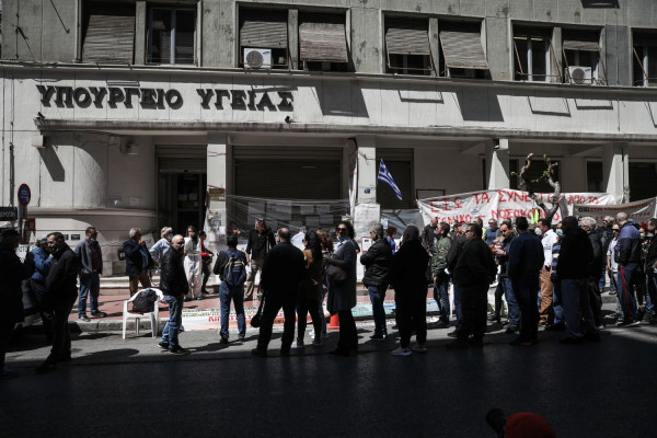 Στιγμιότυπο από παλαιότερη διαμαρτυρία των τραυματιοφορέων/EUROKINISSI