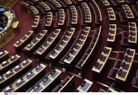 Βουλή: Ψηφίστηκε το νομοσχέδιο για τους φαρμακευτικούς συλλόγους