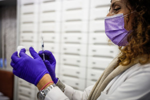 ΙΣΑ: Οι πολίτες να απευθυνθούν τους γιατρούς τους για τα αντιγριπικά εμβόλια