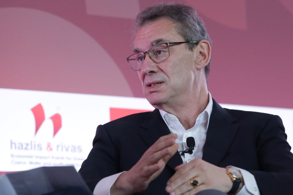 Μπουρλά: «Παραγωγικές συνομιλίες με την κυβέρνηση Τραμπ για τα φάρμακα και τους δασμούς»