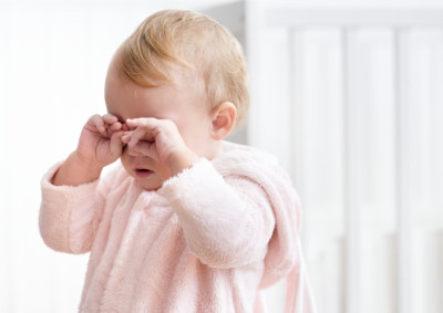 Κορονοϊός: Νέα παραλλαγή προκαλεί φαγούρα στα μάτια των παιδιών - «Καμπανάκι» από τον ΠΟΥ