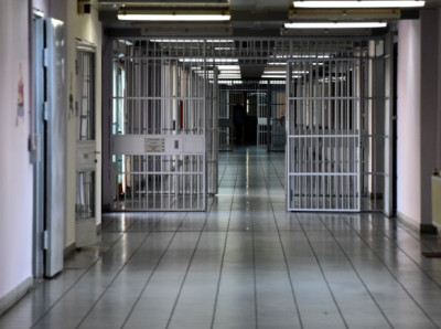 Τσιόδρας: «Οι κρατούμενοι και το προσωπικό των σωφρονιστικών ιδρυμάτων αποτελούν ευάλωτες ομάδες»
