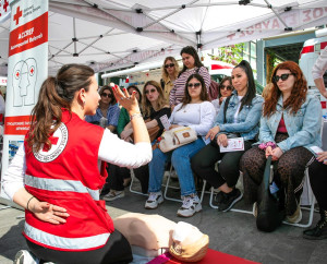 Εικόνες και βίντεο από τη μεγάλη δράση του ΕΕΣ στο Σύνταγμα για την Υγεία και την πρόληψη