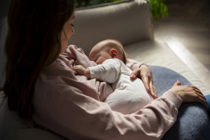 Τα βακτήρια του εντέρου των βρεφών μπορεί να είναι το κλειδί για την πρόληψη άσθματος και αλλεργιών